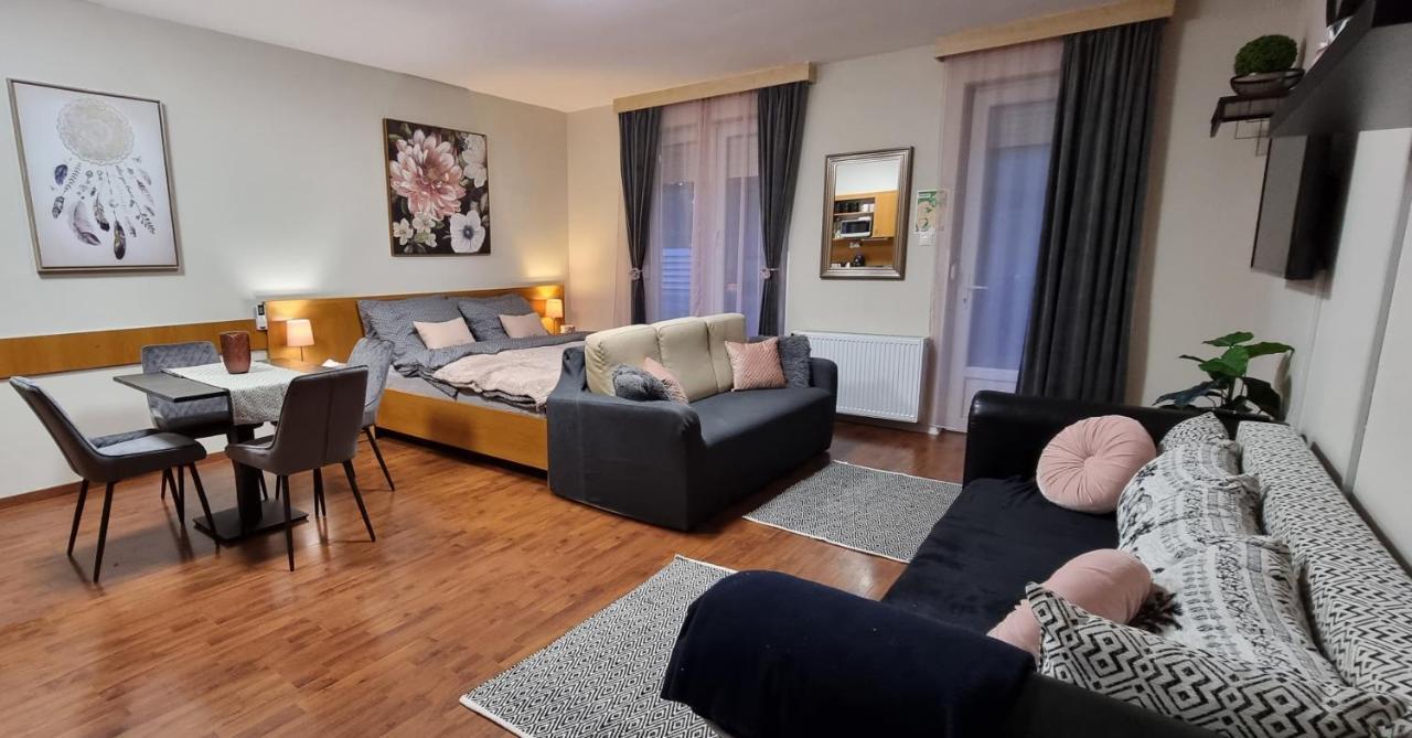 Appartement Relax Wellness Studio Hajdúszoboszló Extérieur photo